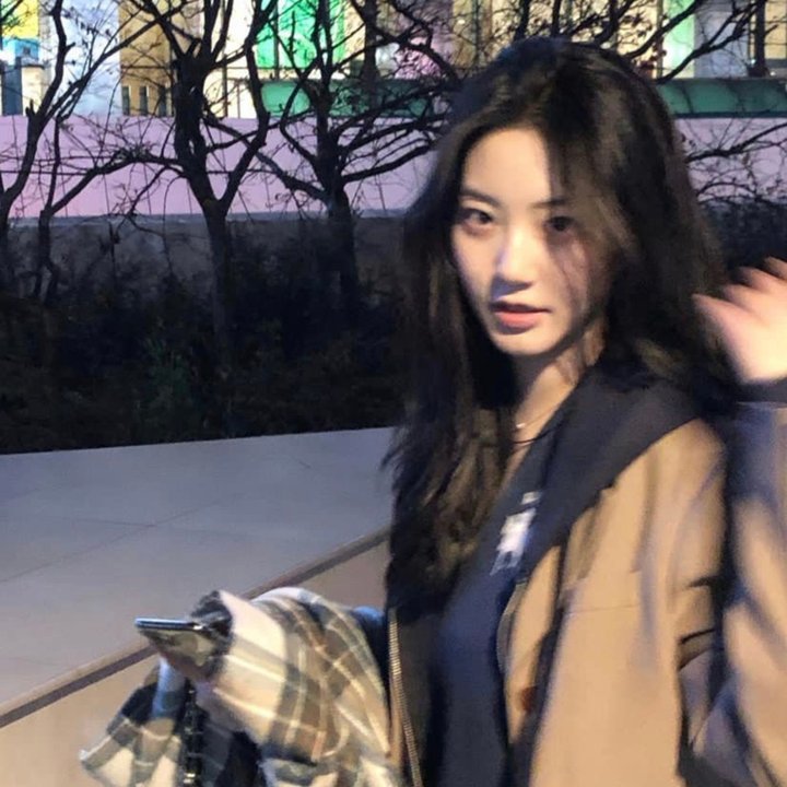 黑夜中的玻璃人偶